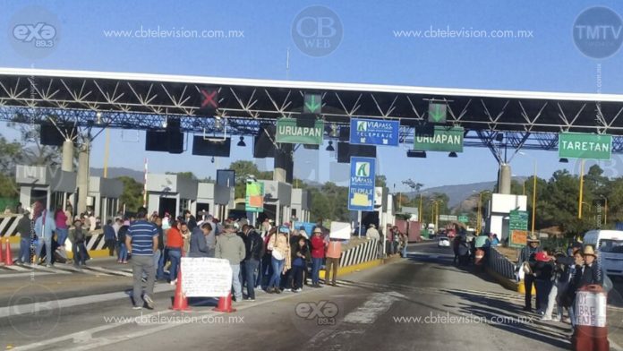 De 15 días hasta 30 años de cárcel para quien tome casetas, dice la FGR
