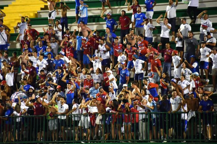 CONMEBOL abre expediente a Nacional tras burla de sus aficionados al Chape