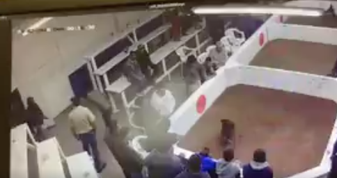 VIDEO: Sicarios entran a un palenque de Chihuahua y matan a seis personas VIDEO: Sicarios entran a un palenque de Chihuahua y matan a seis personas