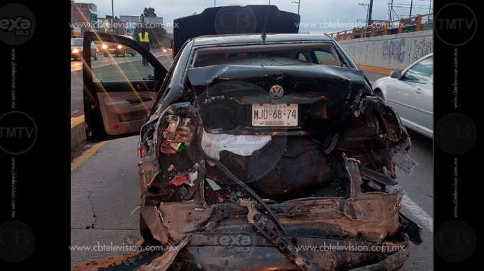 Lluvia ocasiona percance automovilístico en salida a Charo