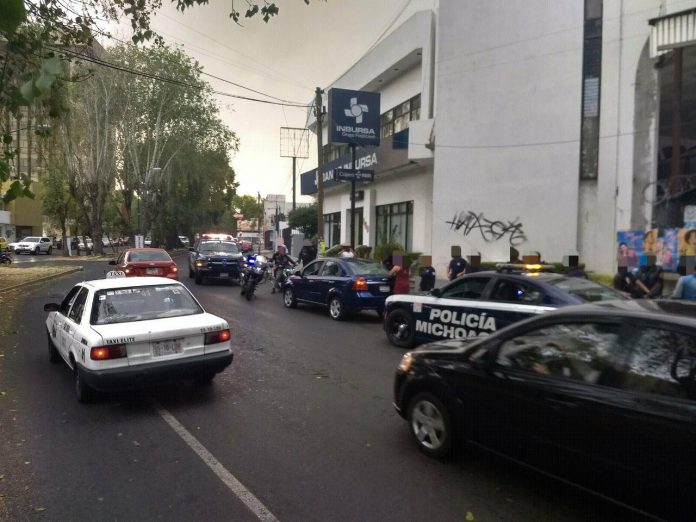 MORELIA Perpetran robo y huyen en un Aveo