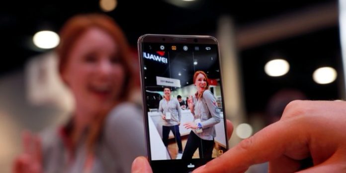 Por seguridad, el FBI y la CIA recomiendan evitar comprar celulares HUAWEI y ZTE