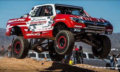Honda Racing Wins Parker 425 Un todoterreno atropella a 180 kmh a dos vacas durante una carrera