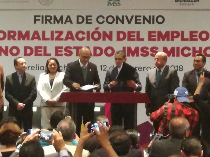 Con firma de convenio, gobernador impulsa la formalización de empleos en Michoacán