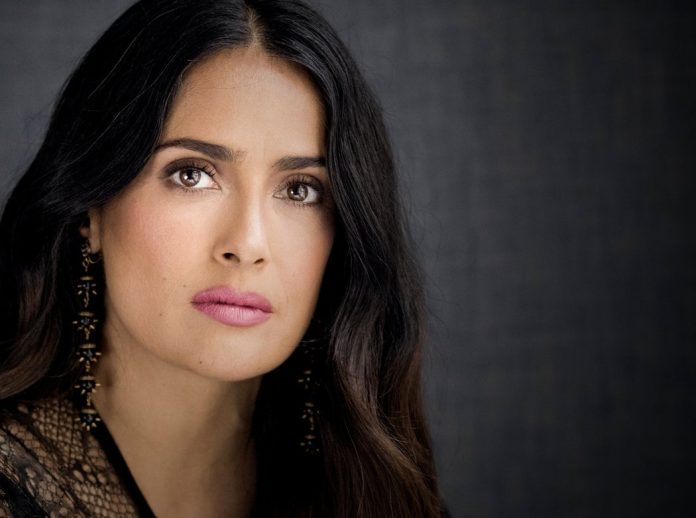 Salma Hayek muestra disgusto por la Barbie de Frida Kahlo