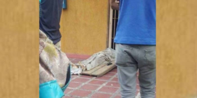 Abandonan cadáver de familiar al no tener dinero para enterrarlo Abandonan cadáver de familiar al no tener dinero para enterrarlo