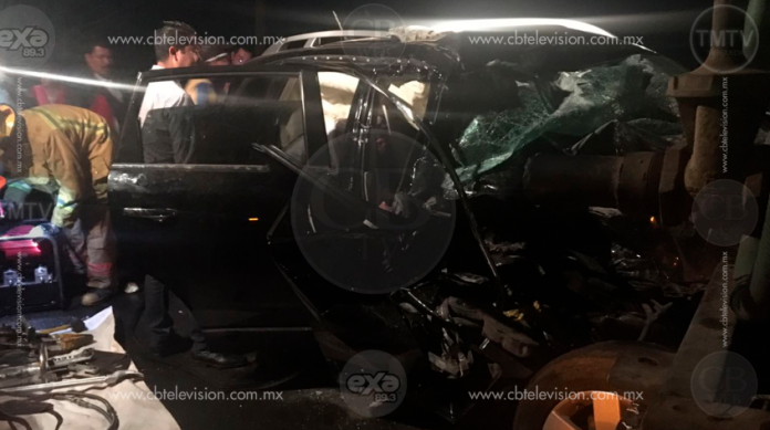 Pierde la vida al impactarse contra un tráiler