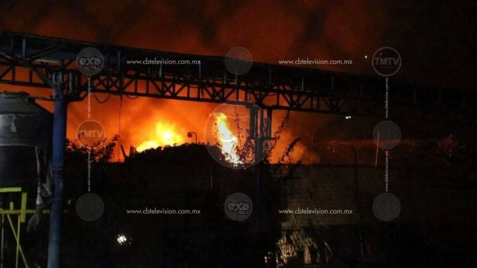 SAHUAYO Incendio consume bodega en Sahuayo (1)
