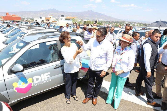 Entrega Gobernador apoyos a sistemas DIF municipales