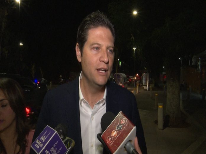 Alfonso Martínez inaugura modernización e iluminación en av. Ventura Puente