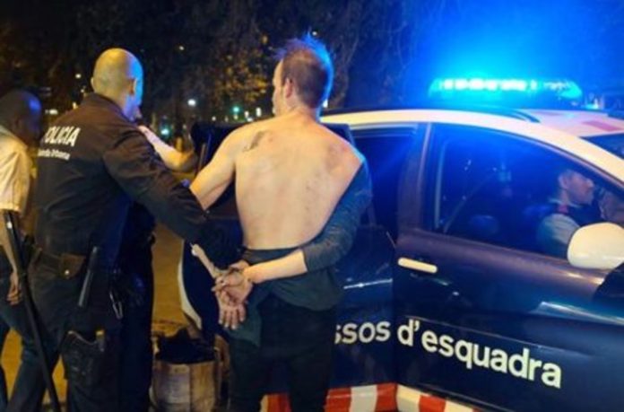 Detenido por abusar sexualmente de una menor en plena calle en Barcelona