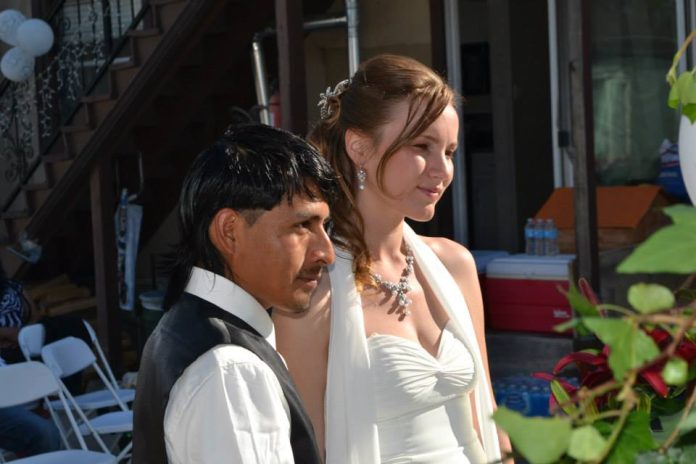 Revelan la gran historia de amor detrás de la boda que se hizo viral en Facebook