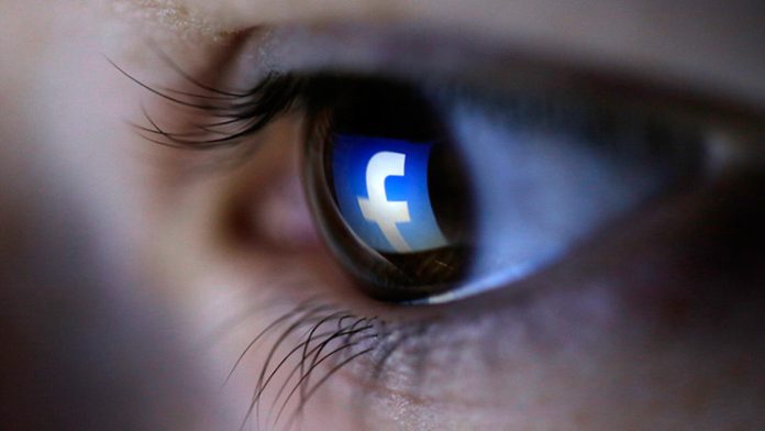 Mata a su esposa porque era adicta al Facebook y pasaba horas en el celular
