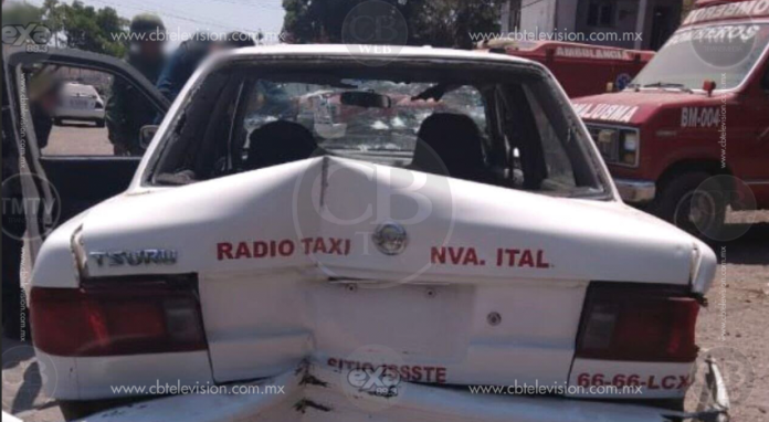 Encuentran vehículo baleado en Apatzingán