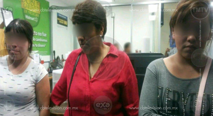 Atrapan a tres presuntas ladronas en Walmart La Huerta
