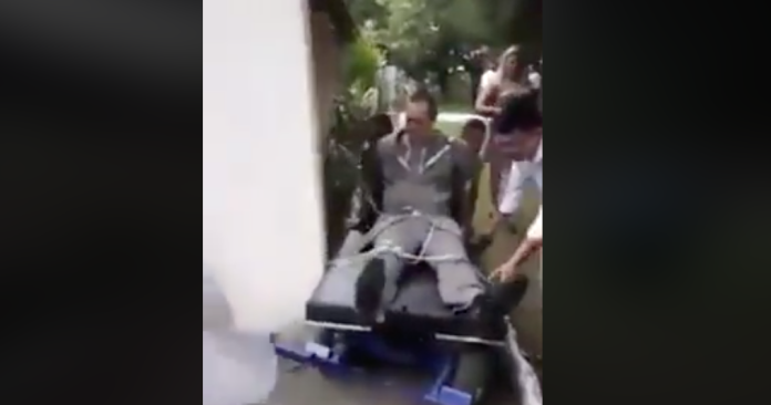 VIDEO: Lo amarran para llevarlo a la Iglesia porque no quería casarse