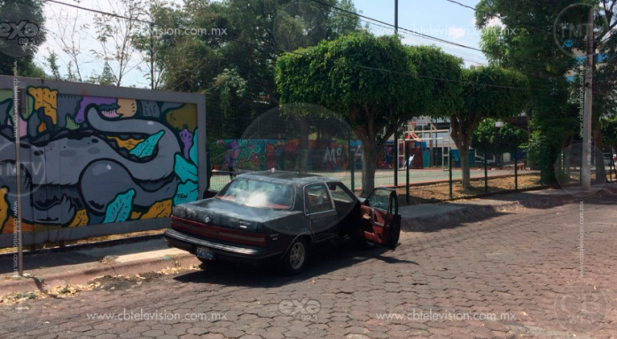 Localizan vehículo que posiblemente participó en atraco de joyería