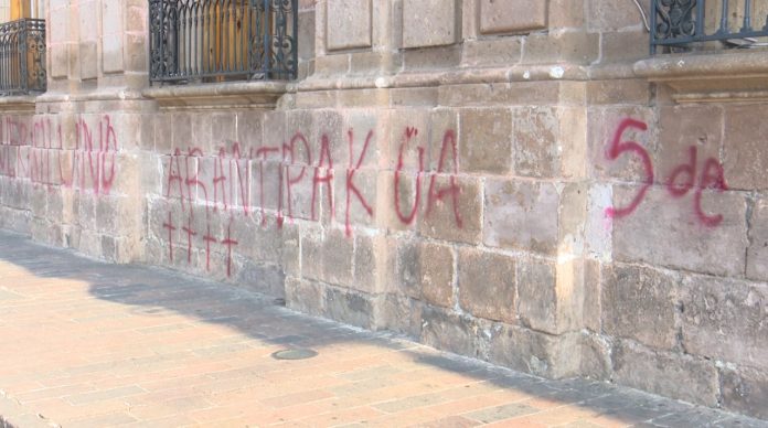 Ayuntamiento de Morelia borrará cuanto antes pintas de Palacio de Gobierno