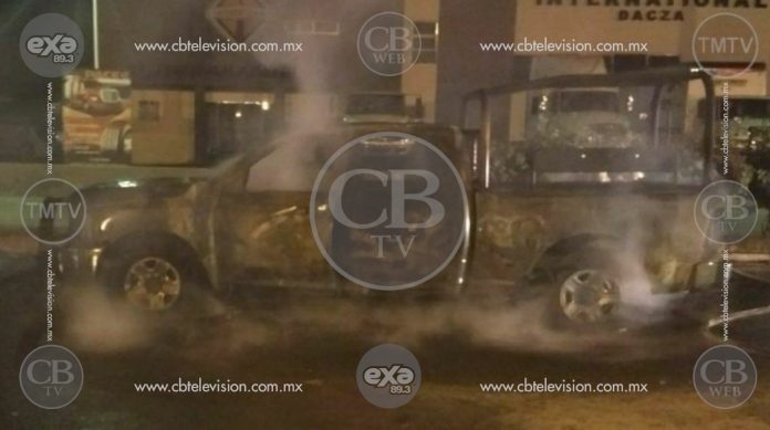 Incendian patrulla para intentar escapar de la policía