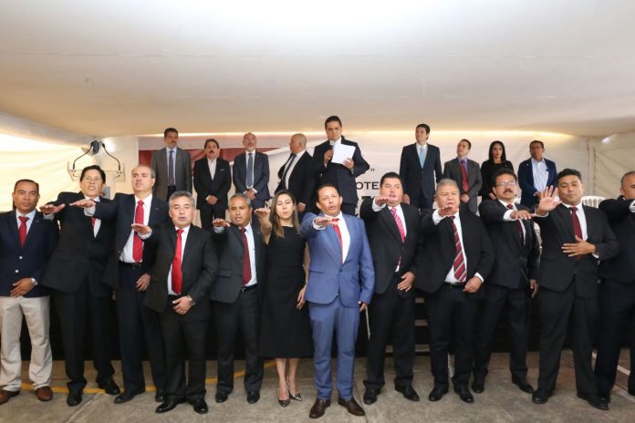 Gobernador toma protesta del nuevo comité directivo de la CMIC