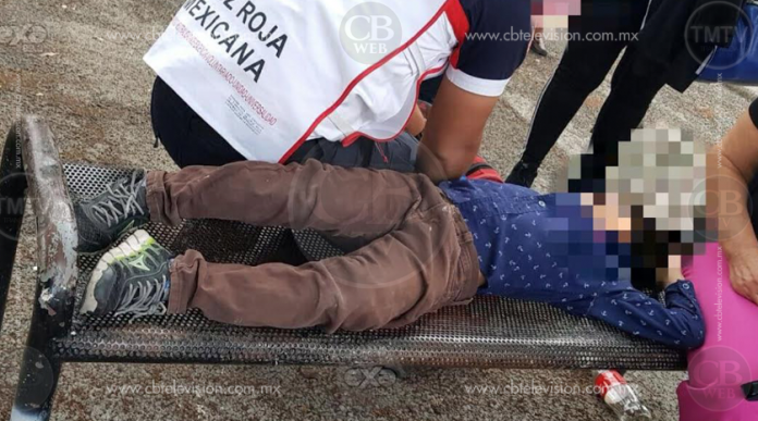 Motocicleta arrolla a niño