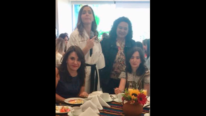 Se reúne Juana Cuevas con mujeres michoacanas