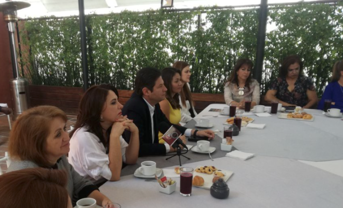 Se reúne AMEMAC con Alfonso Martínez Alcázar