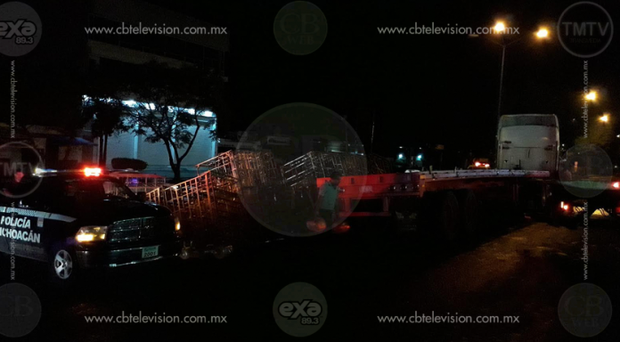 Vuelca tráiler en la salida a Quiroga