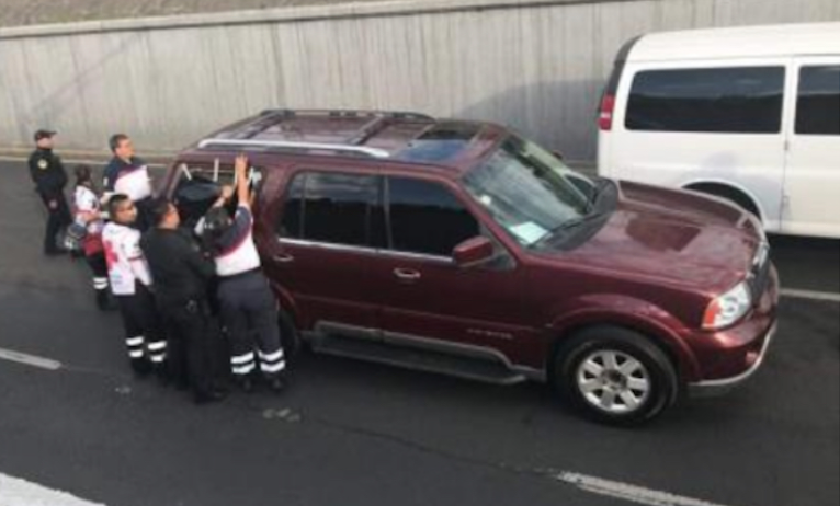 Hallan cadáver en auto abandonado en carriles centrales de Viaducto Hallan cadáver en auto abandonado en carriles centrales de Viaducto