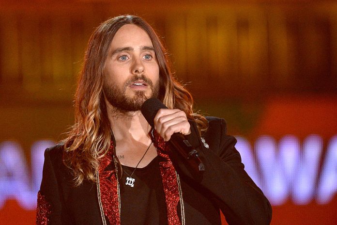Ex estrella Disney acusa a Jared Leto de abuso sexual a menores