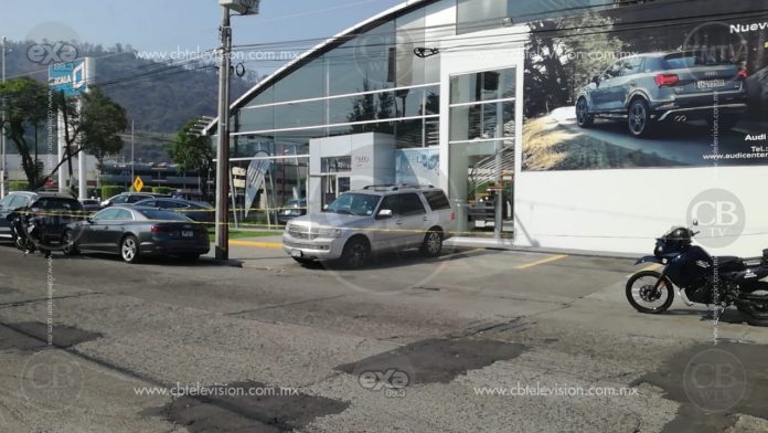 Asalto deja un herido y una camioneta baleada