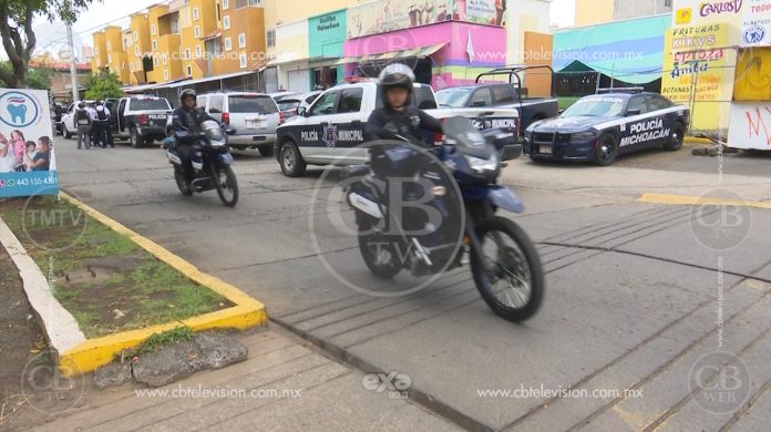 Policía Michoacán detienen a “limpia parabrisas” en Uruapan