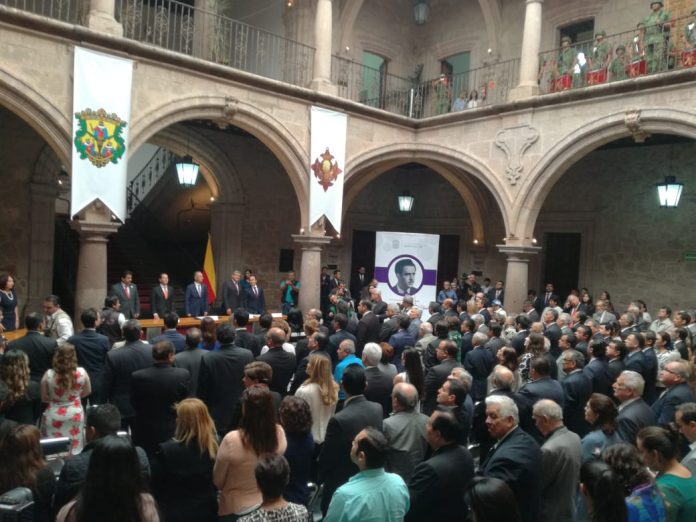 Otorga Ayuntamiento presea a Agustín Arriaga Rivera