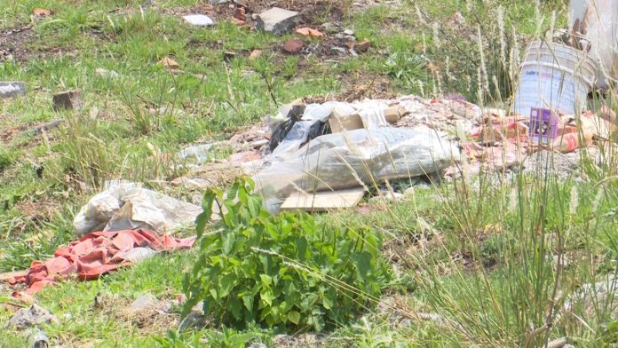 Lotes baldíos se transforman en tiraderos de basura en la colonia Sebastián Lerdo de Tejada