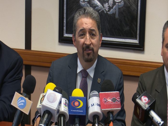 Ser propositivos y no descalificativos, dice rector a legisladores