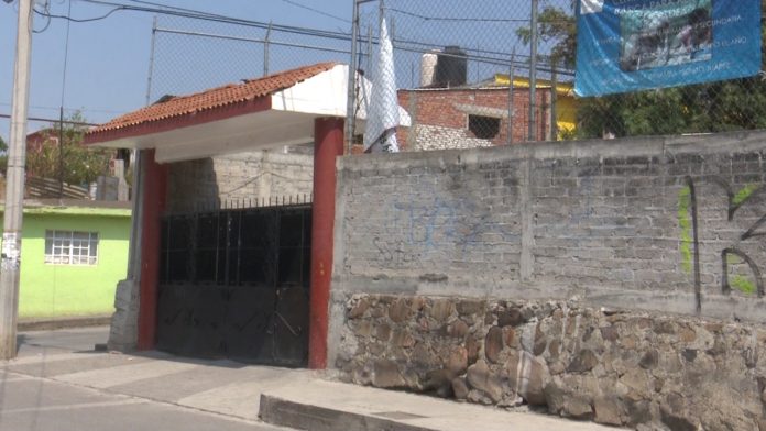 Padre de familia denuncia cobro excesivo para evento de clausura en la primaria “Benito Juárez”, perteneciente a la Aldea