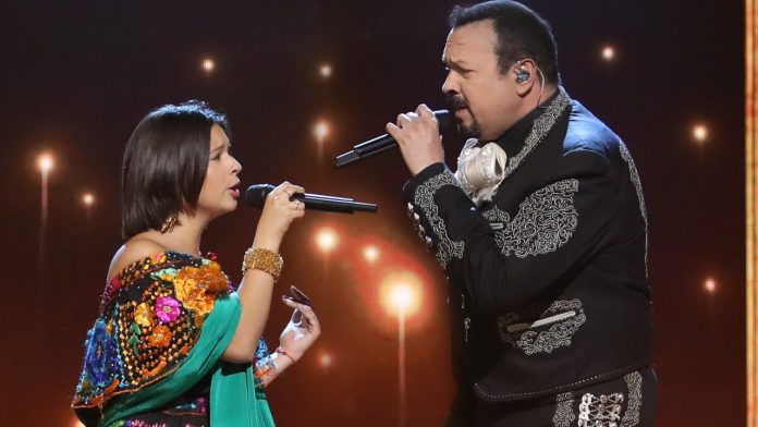 Con lleno total, Pepe Aguilar estuvo presente en el Festival Internacional Universitario de la Cultura