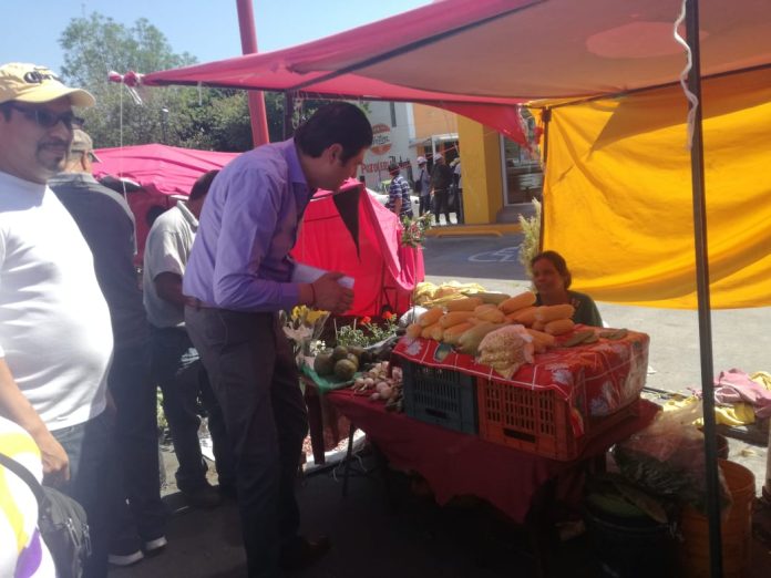 Visita Alfonso Martínez tianguis de la Adolfo López
