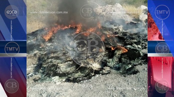 Civiles queman llantas en Parácuaro, SSP despliega operativo