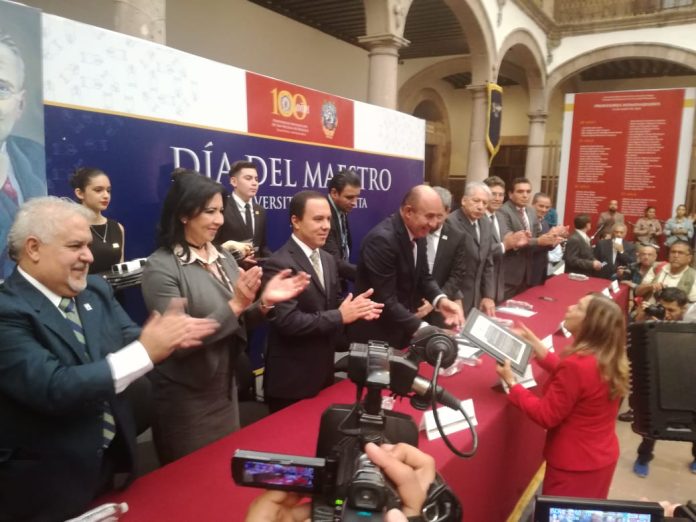 Reconoce UMSNH a 275 docentes por 15 de mayo