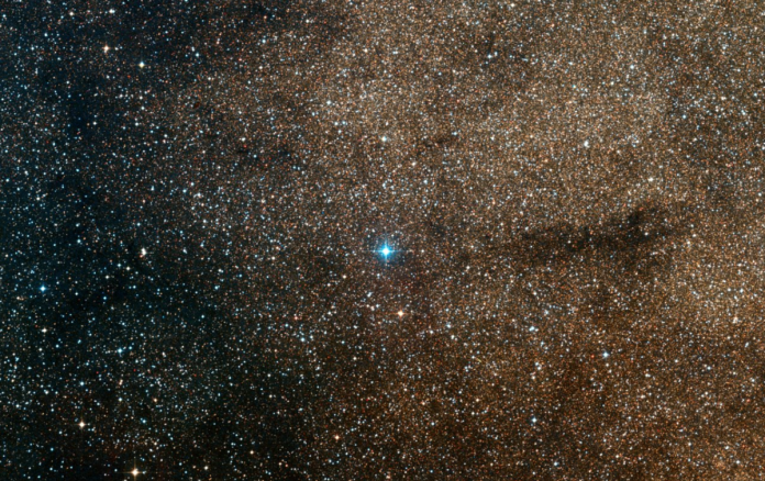 Descubren tres planetas que orbitan una estrella