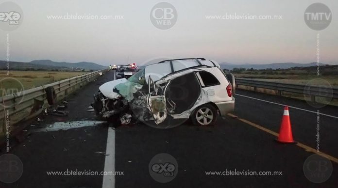 Tráiler se incendia tras colisión contra camioneta en la Autopista Morelia-Salamanca