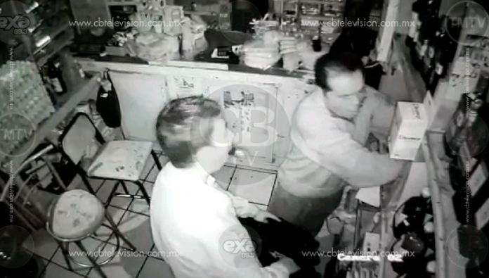 Captan en vídeo robo contra tienda, en Morelia