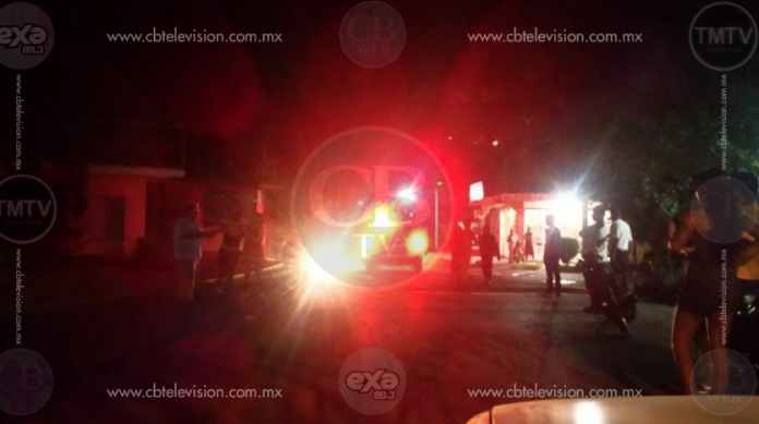 Mujer cae por accidente a un desagüe y se descalabra