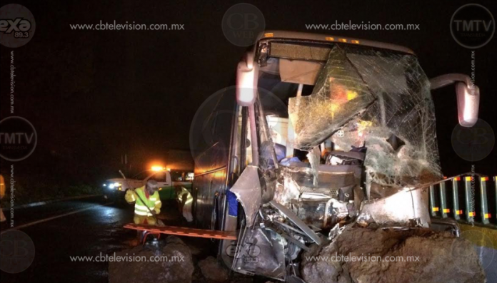 Un maestro muerto y 6 heridos en fatal accidente en la México-Cuernavaca