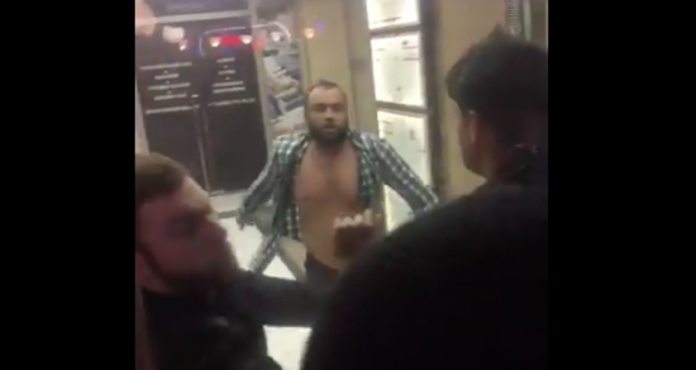 VIDEO: Aficionados mexicanos protagonizan pelea en centro comercial de Rusia