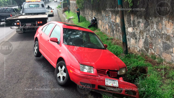 Colisionan tres autos en periférico sur