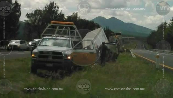 Trailero fallece al volcar su unidad