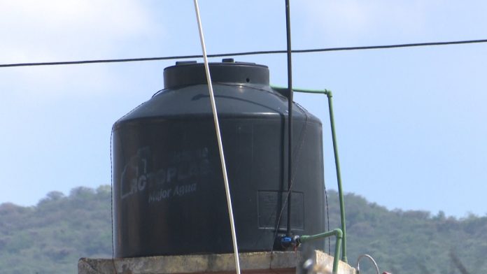 Desabasto de agua en el fraccionamiento Villa Magna; vecinos demandan solución
