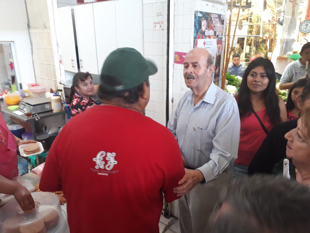 Escucha Fausto Vallejo necesidades del Mercado Revolución Escucha Fausto Vallejo necesidades del Mercado Revolución